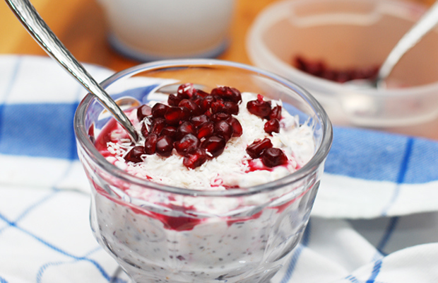 Overnight Oats Recipes: Coconut Pomegranate Overnight Oats Recipe