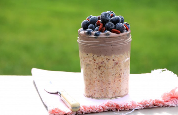 Overnight Oats Recipes: Overnight Oats with Blueberry-Cashew Cream Recipe