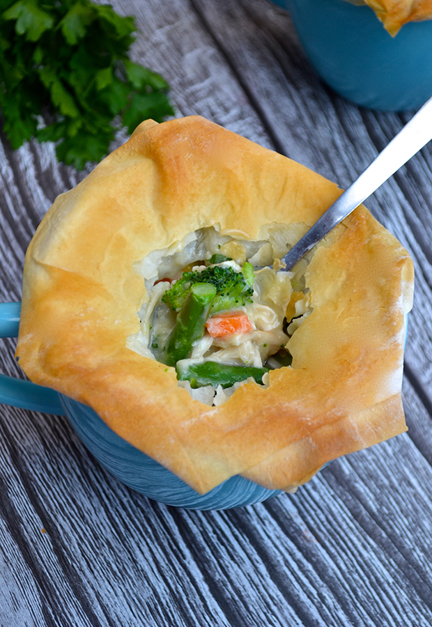 Movie-Inspired Appetizers for Oscar Night: Chicken Pot Mug Pie Recipe